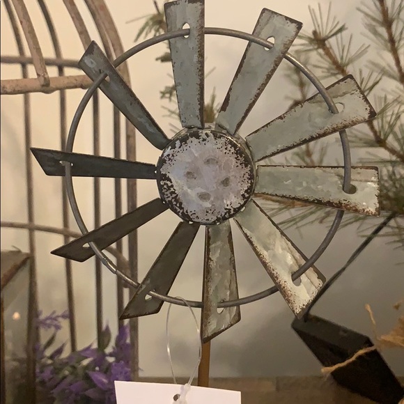 Rustic Farmhouse Windmill Finial Decor - Picture 2 of 4